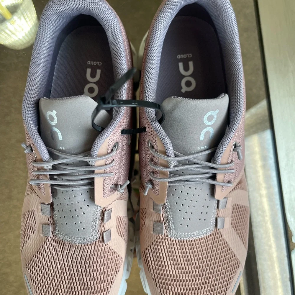 On Running Cloud Sneakers in Mauve and White - Picture 4 of 6